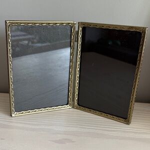Vintage Brass Double Hinged 5" x 7" Picture Frame